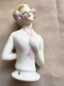 Vintage Porcelain Half Pin Cushion Doll Flapper Lady Yellow Hat Pink Flowers - Bild 1 von 10