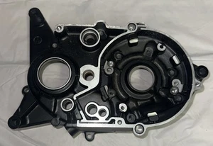 PIEZAS ORIGINALES YAMAHA - CÁRTER LATERAL IZQUIERDO 1 YZ80F 1979 - 2X6-15111-00 NOS - Imagen 1 de 10