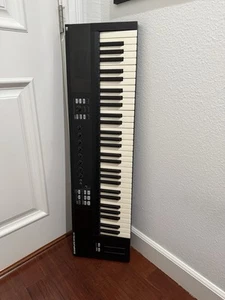 Native Instruments Komplete Kontrol S61 MK1 Smart Keyboard Controller, 61-Key - Picture 1 of 6