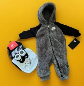 Nike Fleece Hooded Overalls 4- Piece  Gift Set.Cap,Bib & Booties Size 0-6 Months - Picture 1 of 11