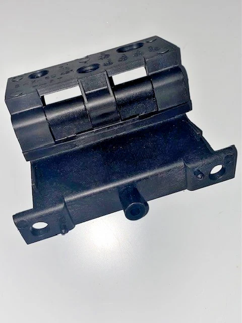 BISAGRA TAPA CONSOLA MAZDA ORIGINAL 1993-1997, PIEZA NUEVA OEM, NÚMERO DE PIEZA GA2A6446Y Foto 1 de 4