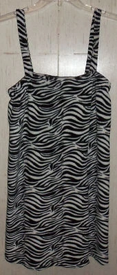 EXCELENTE CAPA DE PELÚCIA FEMININA COM ESTAMPA DE ZEBRA/ROUPÃO TAMANHO M/L  - Imagem 1 de 3