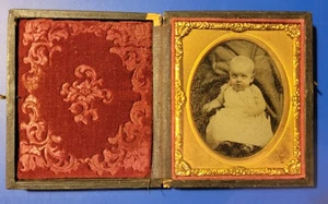 "Antigua foto daguerrotipo tipo lata de bebé niña de 1850 2 1/4x 3""" - Imagen 1 de 5
