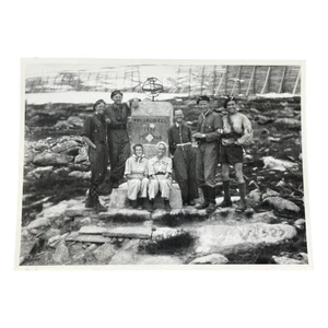 Vintage 1940 Polarkreis Foto POLARKREIS Norwegen Globus Denkmal s/w Schnappschuss - Bild 1 von 2