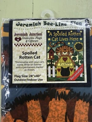 Jeremiah Junction Bandera Gato Podrido Mimado TALLA 24" X 36" Gato Abeja-Line TOTALMENTE NUEVO Foto 1 de 4