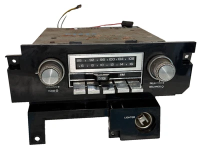 VTG Buick Oldsmobile Lesabre Regal Century AM FM Radio Delco 75-77 OEM 9345534 - Image 1 of 4