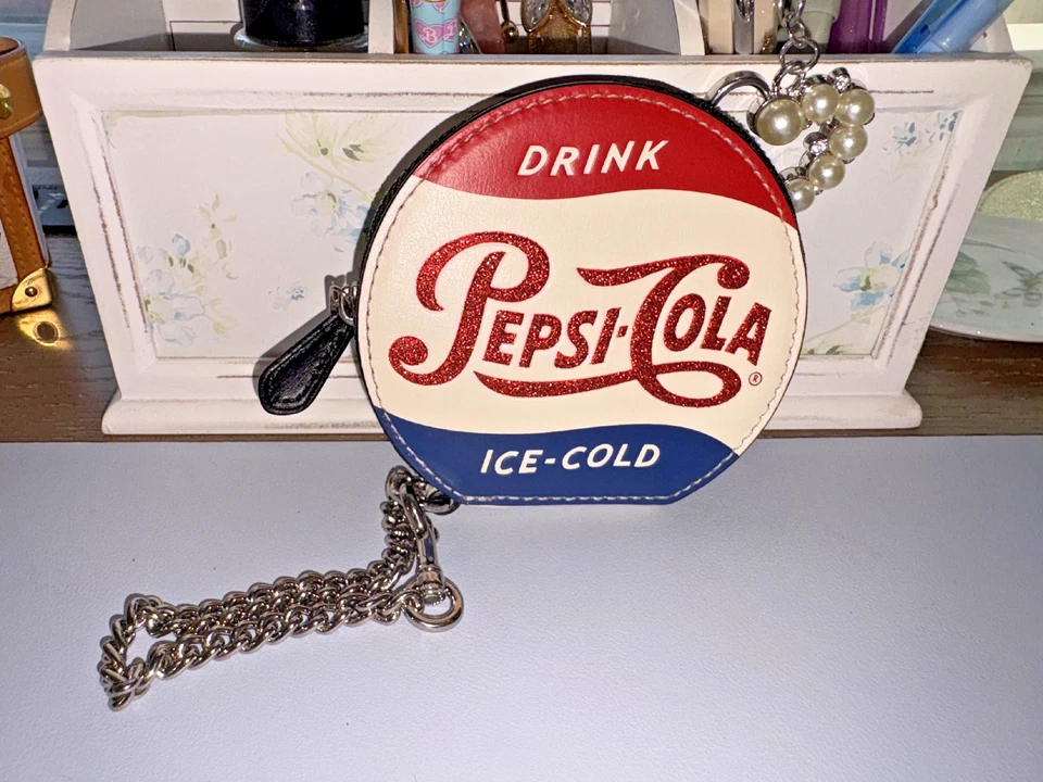 Coach X Pepsi Cuero Estuche Monedero Edición Limitada Cremallera Bolsa Muñequera Cadena Foto 1 de 3