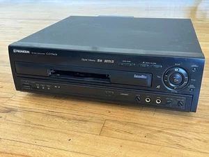 Pioneer Lettore Laser Disc CLD-D504 Lettore CD CDV LD *Parti/Riparazione* - Foto 1 di 10