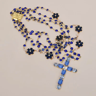 Collar de 4 filas de perlas blancas cultivadas con flores de cristal azul colgante de cruz de vidrio azul Foto 1 de 4