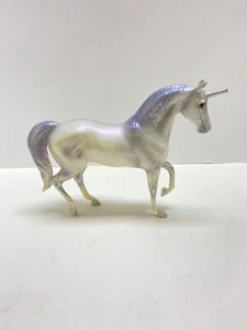Einhorn Breyer Reeves Pferd weiß silber lila Haar Glitzer Schwanz Mähne - Bild 1 von 4
