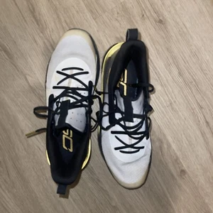 (8/10 Excellent Cond) Under Armour Curry 7 Shoes Earn It 3023300-002 Mens 11 - Picture 1 of 14