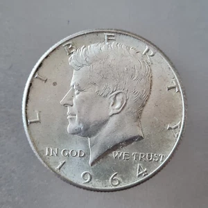 Moneda de plata de Estados Unidos 1964 medio dólar Kennedy buen grado - Imagen 1 de 2