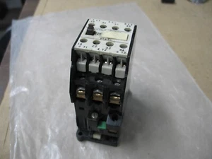 SIEMENS 3TB4317-0A CONTATTORE 7,5-15HP/220-600V 30A 110V BOBINA P9877 - Foto 1 di 6
