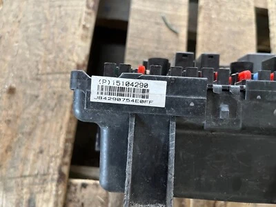 Оригинальная коробка предохранителей реле 15104290 подходит для 03–07 CHEVROLET EXPRESS 1500 VAN - Изображение 1 из 3