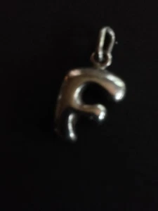 DE COLECCIÓN AÑOS 50 PLATA ESTERLINA MACIZA 9.25 F COLGANTE ENCANTO INICIAL FIANZA GRANDE - Imagen 1 de 5