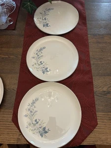 Vintage Taylor Smith Taylor vielseitige blaue Blumen Essteller (3) 10 1/4 Zoll - Bild 1 von 4