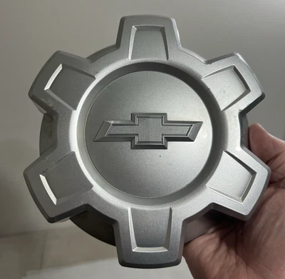 2019 - 2024 GENUÍNO GM Chevy Colorado 17" roda aro centro calota 84173372 - Imagem 1 de 4