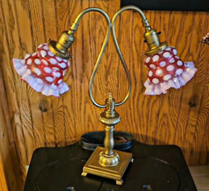 Lampe en fonte vintage Fenton Cranberry Dot optique double bras optique abat-jour col d'oie