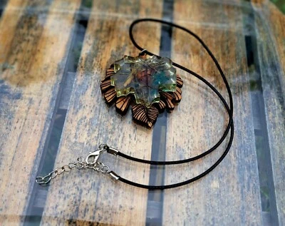 Collar Bohemio Madera y Hoja Acrílica Hecho a Mano Joyería Foto 1 de 4