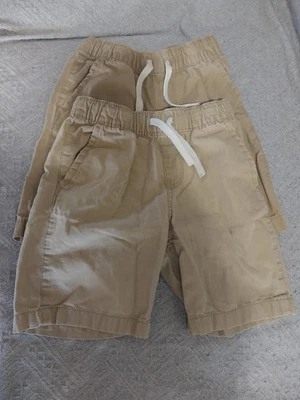 Pantalones cortos The Children’s Place beige para niños pequeños paquete de 4 T 2 Foto 1 de 4