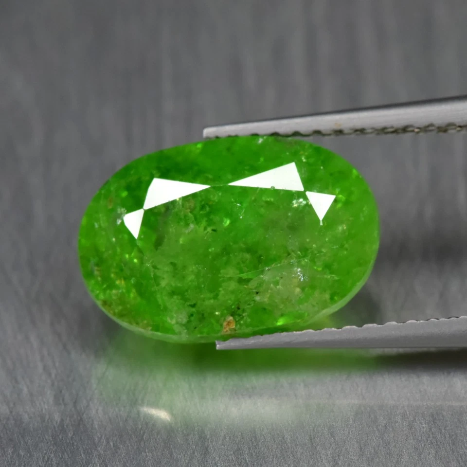 Granate tsavorita verde 100 % natural 5,63 quilates de Tanzania Foto 1 de 1