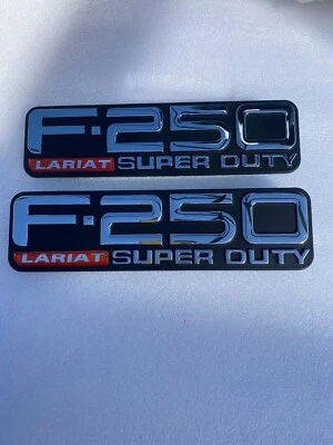 Ajuste para F250 Lariat 1999-2004 Super Duty emblema insignia 3D cromada - 2 piezas Foto 1 de 3