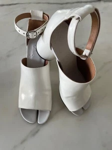 MAISON MARGIELA Tabi Heel Sandals In White Embossed Leather Size 38 Eu - Picture 1 of 15
