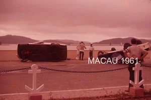 MACAU GRAND PRIX 1961 CRASH ZEPHYR STEWART VOLVO K F CHANG 35MM PHOTO SLIDE - Picture 1 of 2