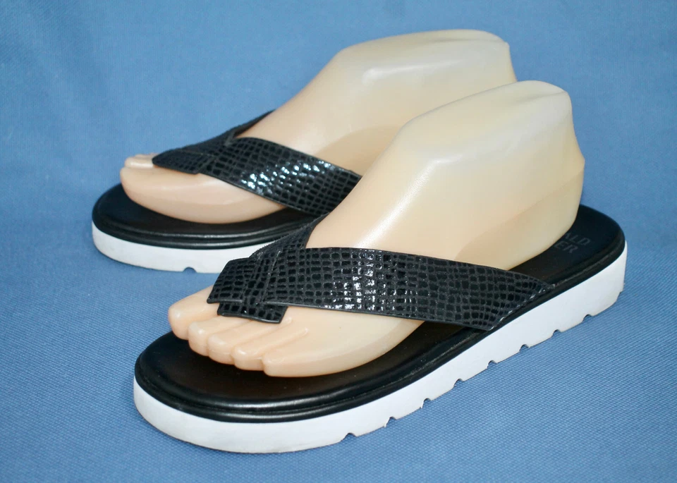 Chanclas DONALD PLINER Lynne Serpiente Repujada Mujer Talla 9 Cuero Vegano Negro Foto 1 de 4