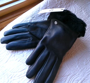 UGG BLACK LEATHER FASHION SHEARLING SHORTY SIZE M REAL FUR CUFF WOOL LINING $110 - Picture 1 of 6
