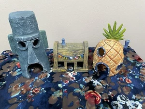 SpongeBob Aquarium Set Of 3: Krusty Krab, Pineapple and Easter Island SquidWard - Picture 1 of 13