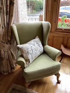 2 Colefax & Fowler Brockham embroided linen / Linara backed cushion covers. - Picture 1 of 4