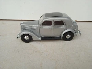 MODELLINO AUTO DINKY, FORD V8 PILOT ” DY5-B 1950 - SCALA 1/43 - GRIGIO - Foto 1 di 4