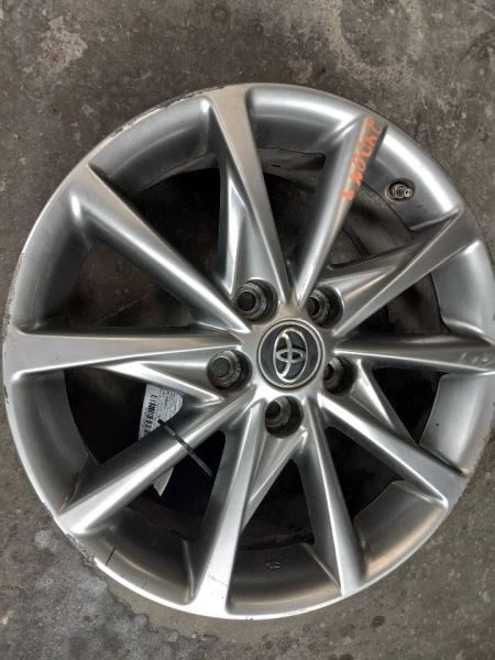 Rueda Prius V VIN UE 7º y 8º dígito aleación 17x7 compatible con 12-18 PRIUS Foto 1 de 4