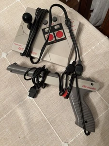 Nintendo NES Advantage Controller (1987) And Nintendo NES Zapper Gun 1985 Lot - Picture 1 of 5