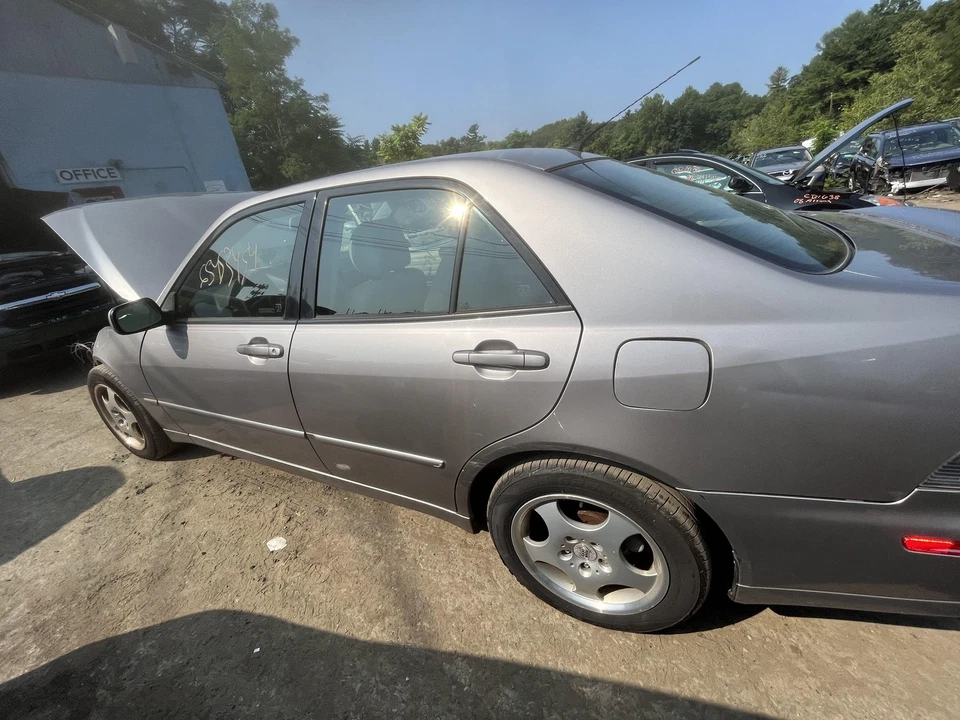 Puerta del tanque de combustible LEXUS IS300 01 02 03 04 05 Foto 1 de 1