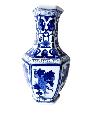 BLUE & WHITE CHINESE / CHINOISERIE/ ORIENTAL HEXAGONAL VASE - Large 36cm - VGC - Image 1 of 4