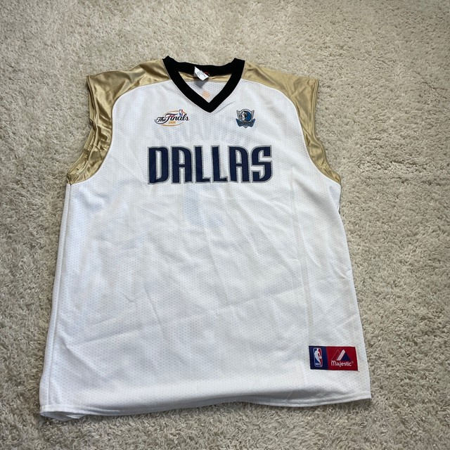 Lot Detail - 2011 Dirk Nowitzki Dallas Mavericks Game-Used NBA Finals  Jersey (NBA LOA • Photo-Matched & Graded 10 • Finals MVP & Championship  Season)