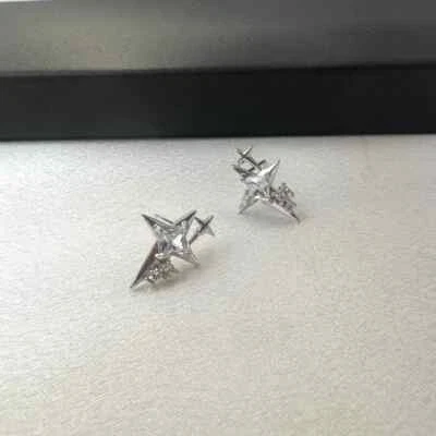 Pendiente estrella para hombre enchapado en oro blanco de 14K diamante creado por laboratorio princesa Foto 1 de 4