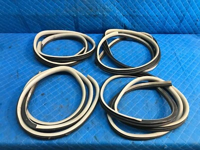 Lincoln Town Car 1998-2002 delantero trasero izquierdo derecho tira sello gris OEM Foto 1 de 4