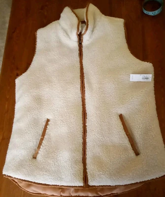 NWT Old Navy Women’s Sherpa Style Vest Cream with Caramel Trim Size Large  - Image 1 of 4