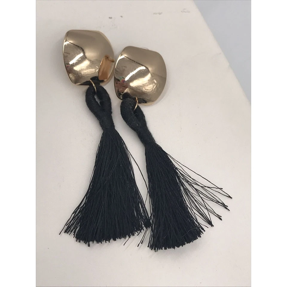 Pendientes colgantes perforados negros borla larga tono dorado de moda Foto 1 de 3