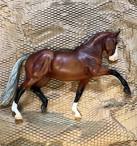 Breyer Breyerfest Seize The Day Surprise 2025 Totilas Matte Dappled Silver Bay - Bild 1 von 17