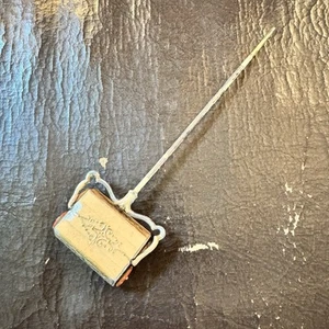 Antica casa delle bambole tedesca Gerlach spazzatrice per tappeti in metallo morbido miniatura 1:12 - Foto 1 di 5
