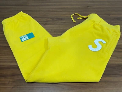 SS20 2020 SUPREME S LOGO PANTALONES DEPORTIVOS BLAZER SB acolchados amarillo blanco logotipo de caja XL Foto 1 de 4