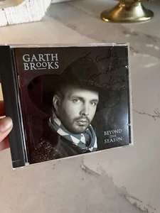 Garth Brooks - Signed Copy Beyond The Season CD 1992 - Picture 1 of 7