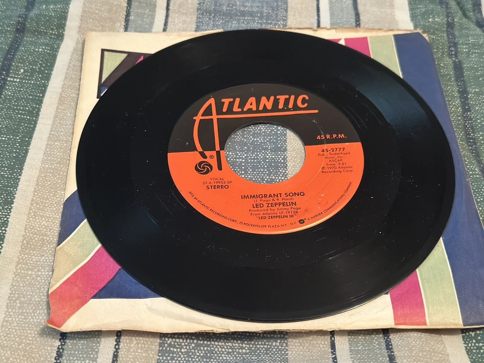 LED ZEPPELIN "IMMIGRANT SONG" /" HEY HEY WHAT CAN I DO" 45 (7”) MINT 1970 1stpre - Image 1 of 3