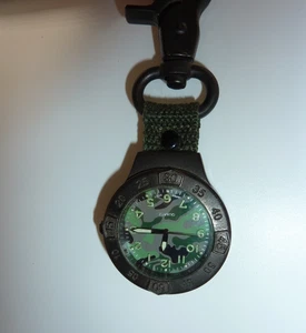 Reloj Clip Vintage Cuarzo Verde y Latón Movimiento Japonés NECESITA BATERÍA NUEVA - Imagen 1 de 3