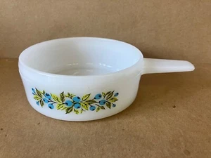 Vintage Ovenware "Blueberry" Design 14 oz Milk Glass Bowl w/Handle J 2639, USA - Picture 1 of 8