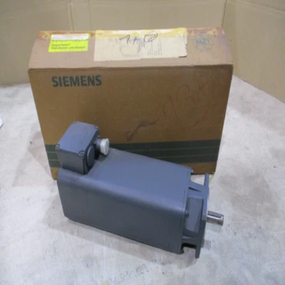 [New Other] SIEMENS / 1FT5066-0AC01-2-Z / SERVO MOTOR, Shaft rust - image 1 of 3
